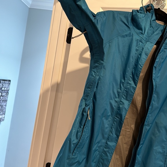 Blue EMS women’s Small System 3 Rain Jacket/Windbreaker - Picture 4 of 4